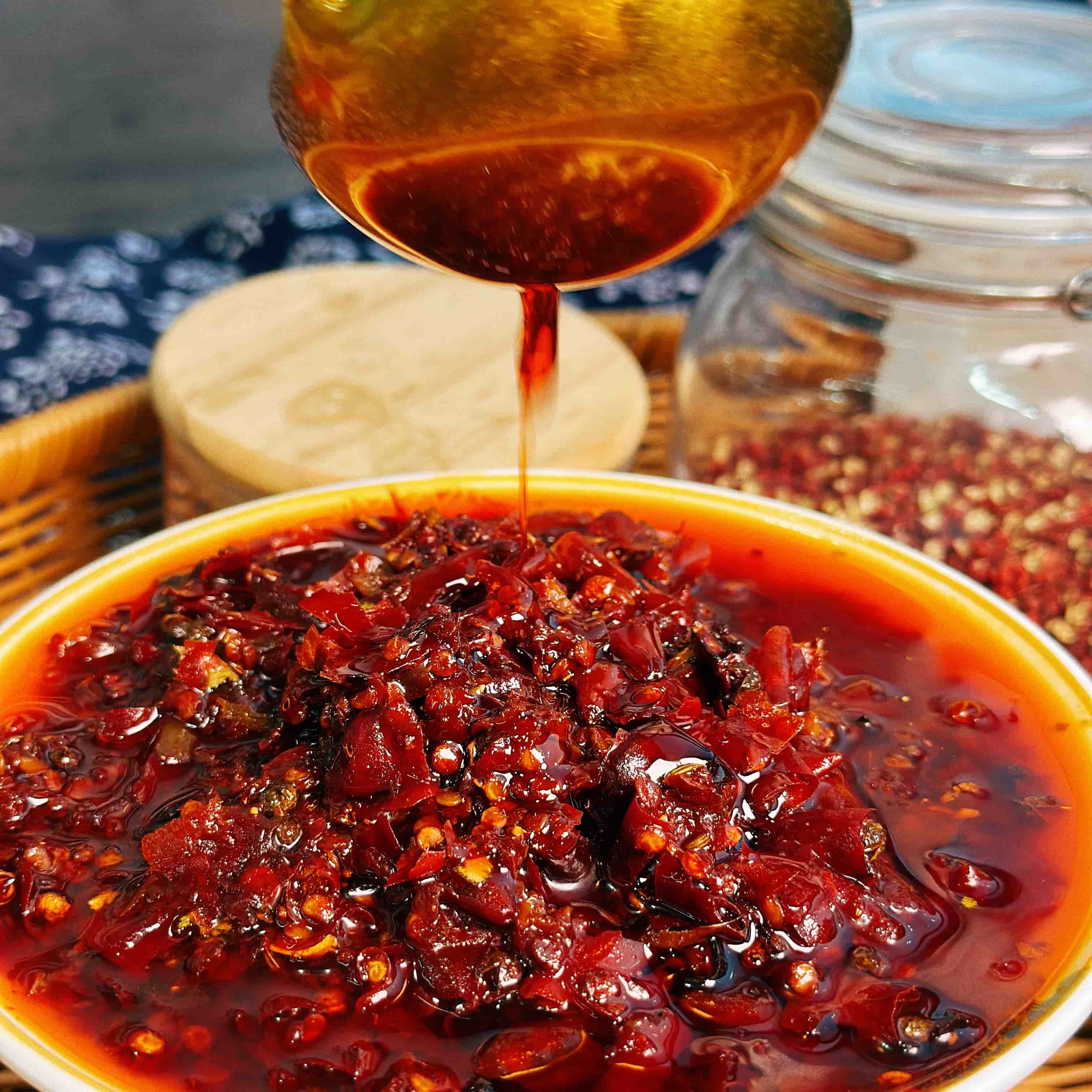 重庆火锅底料厂家揭秘：牛油为什么是火锅的灵魂？